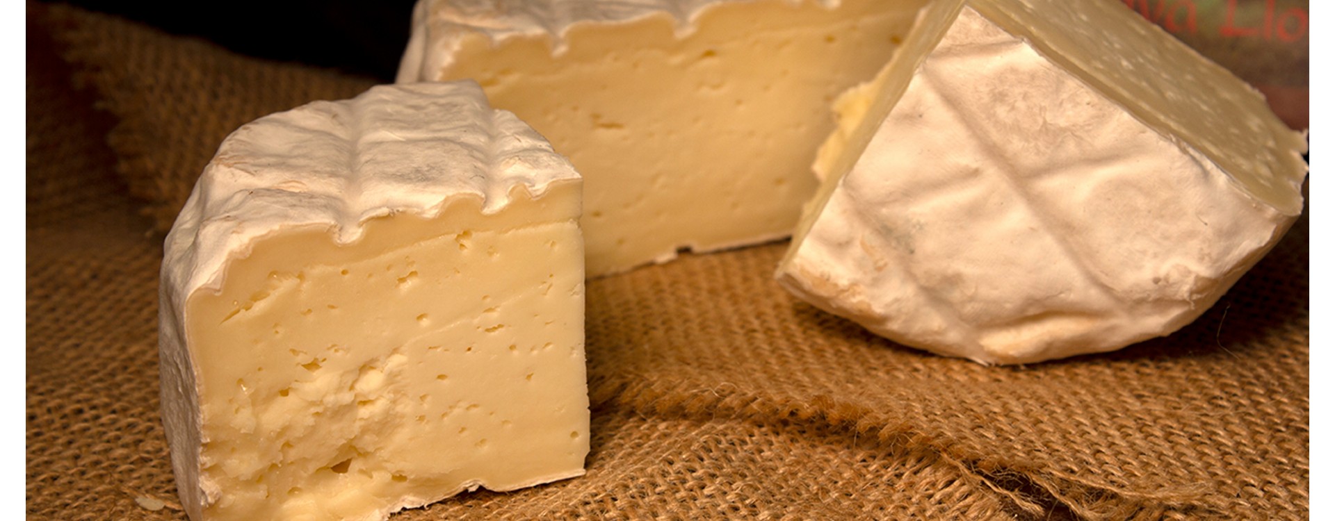 Cueva de Llonín, el queso asturiano tipo camembert de Peñamellera