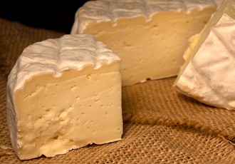 Cueva de Llonín, el queso asturiano tipo camembert de Peñamellera